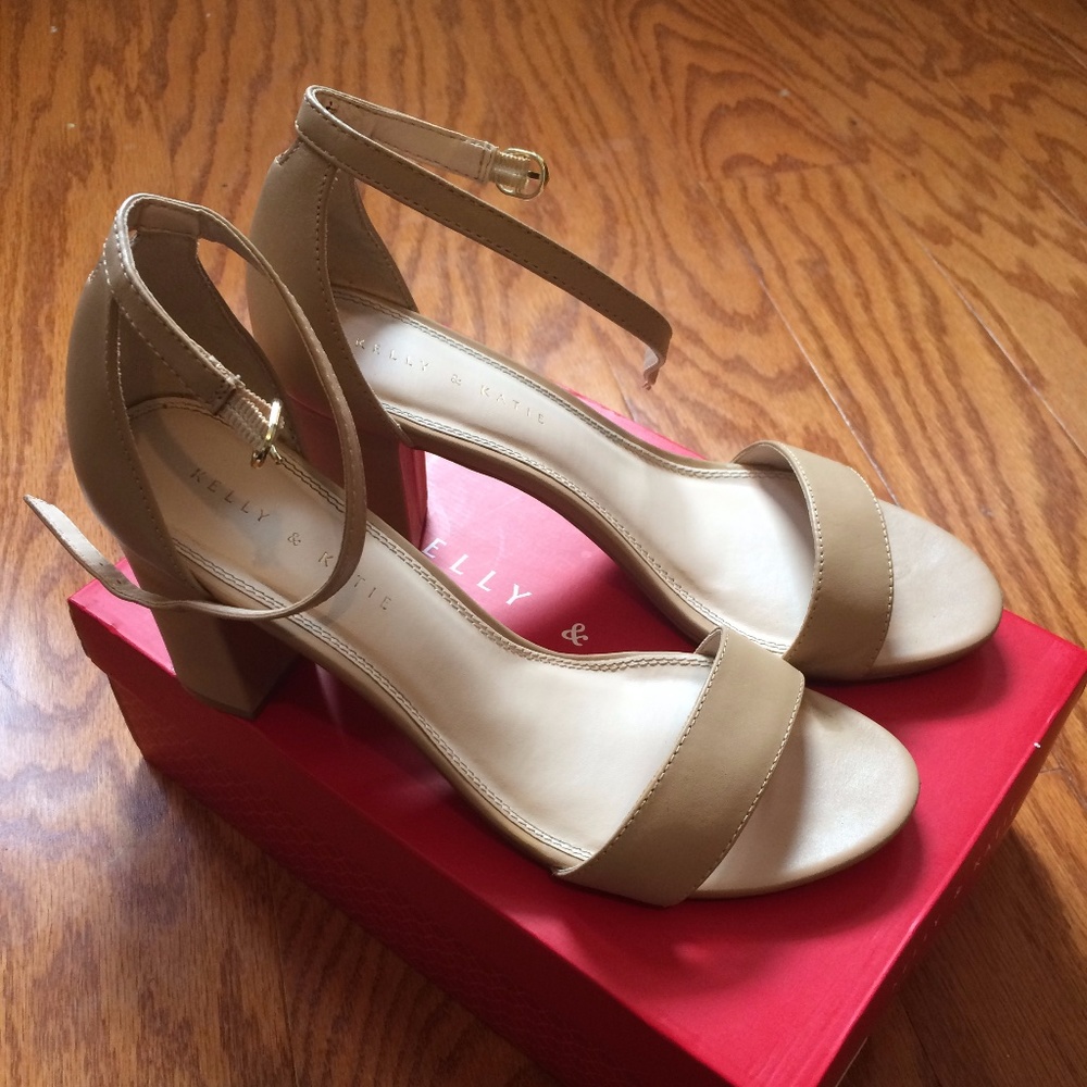 Kelly & Katie Hailee Nude Sandals